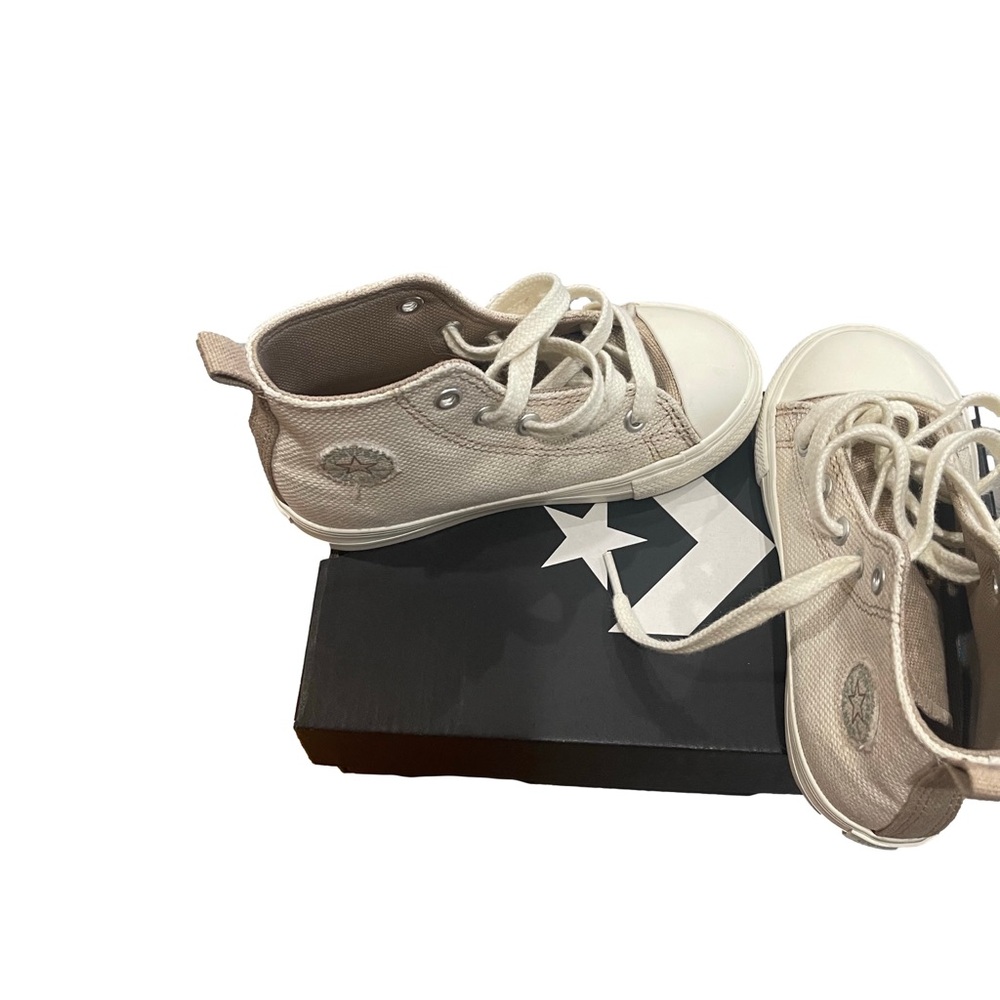 Title: Converse Kids’ Sneakers - Size 9 - Egret/Nutty/Herby Color